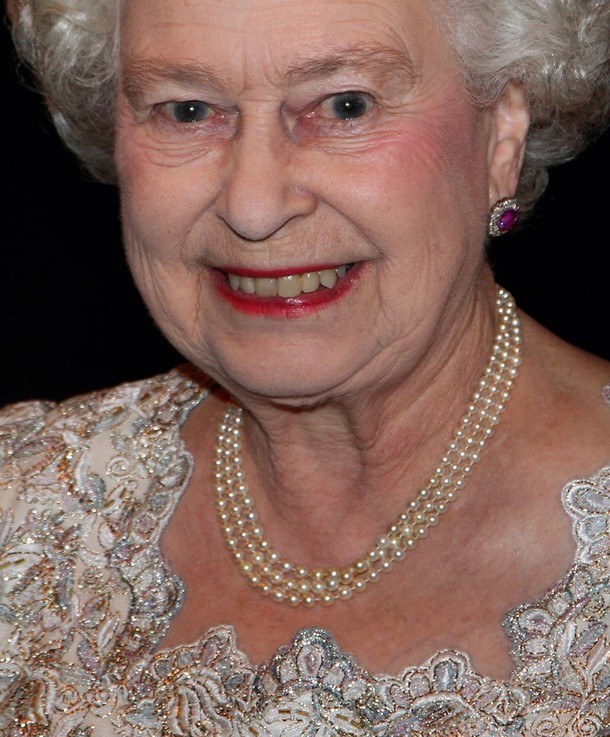 LONDON, ENGLAND - DECEMBER 08: Queen Elizabeth II smiles as she attends a reception at Mansion House on December 8, 2009 in London, England. The Queen was at Mansion House to see a performance by the London Symphony Orchestra and to present The Queen's Medal for Music to Sir Colin Davis.
