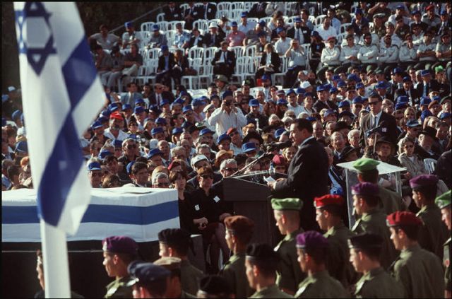 Egypts President Hosni Mubarak gives a eulogy at the funeral of the assassinated Israeli Prime Minister Yitzhak Rabin, Mount Herzl, Jerusalem, 6 November 1995