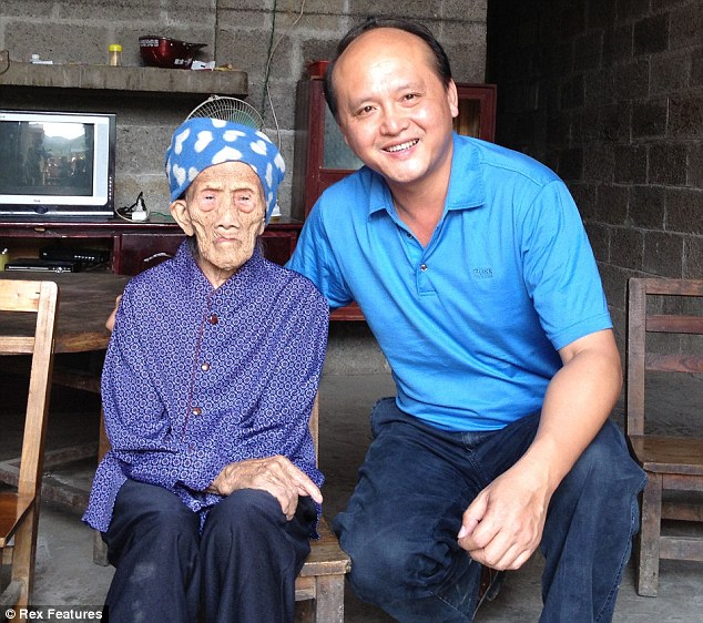 Is this woman the oldest person that ever lived Chinese pensioner has 'just turned 127 years old' (and claims she gave birth to her son at 61)