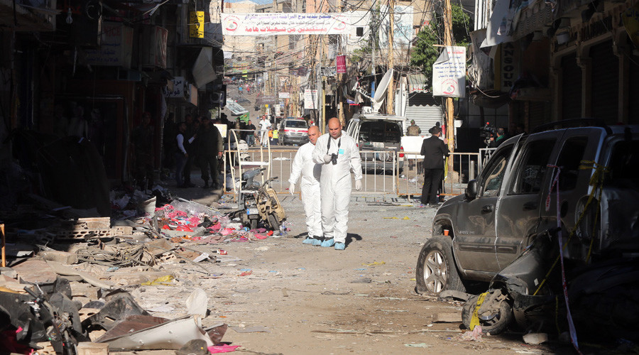 Lebanese forensic police investigate the site of a twin bombing attack that rocked a busy shopping street in the area of Burj al-Barajneh, a Beirut stronghold of Lebanon's Shiite movement Hezbollah, the day after the attack on November 13, 2015. © AFP