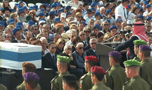 Jordans King Hussein gives a eulogy at the funeral of the assassinated Israeli Prime Minister Yitzhak Rabin, Mount Herzl, Jerusalem, 6 November 1995  