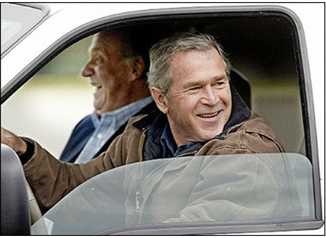 http://elproyectomatriz.files.wordpress.com/2008/10/rey-y-bush.jpg?w=470&amph=344